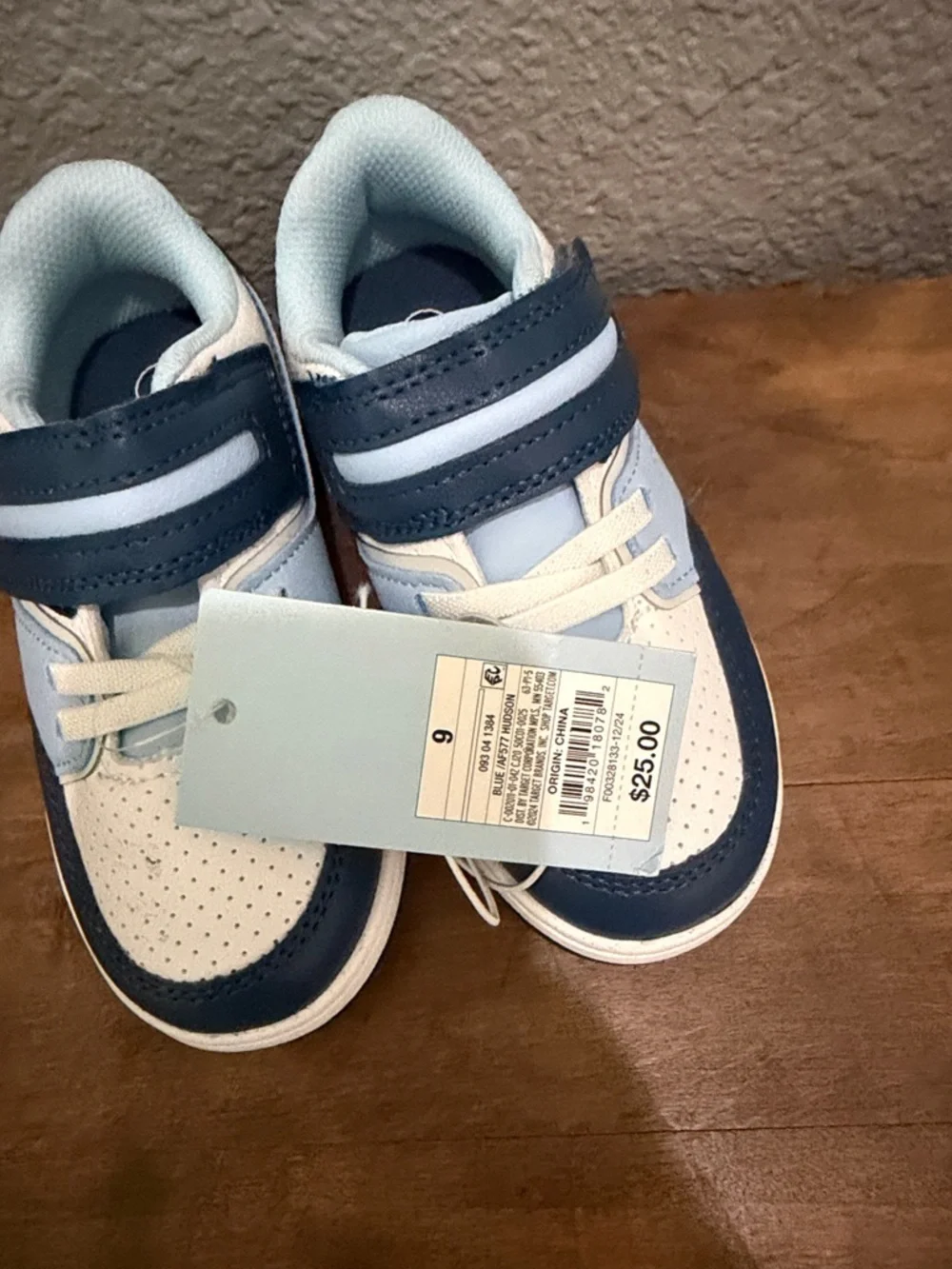 Cat & Jack Kids Light Blue & Navy Velcro Athletic Shoes size 9